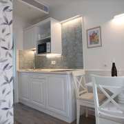Egyedi háromágyas apartman (2)